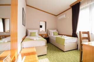 Отель Hotel Yugoslavia Никшич Стандартный двухместный номер с 2 отдельными кроватями-4